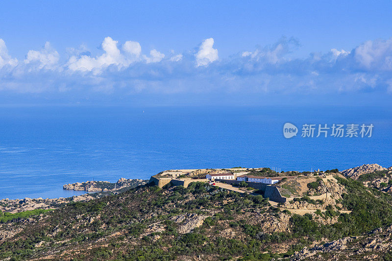 位于卡普里era的Batteria Arbuticci，曾是撒丁岛La Maddalena群岛的堡垒